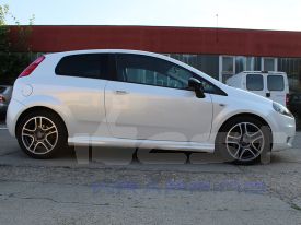 Fiat Grande Punto autófóliázás: Avery pearl white cb1610002 autó fóliával 04